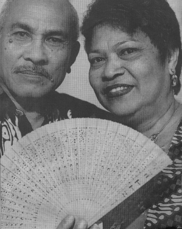 foto van Mathias Manabulu met zijn echtgenote Willy